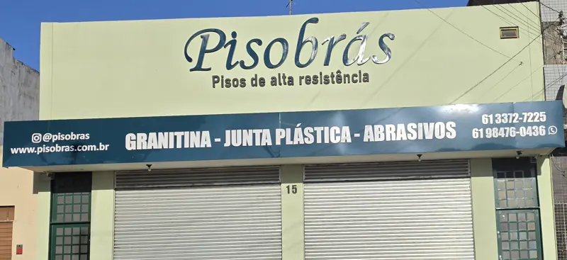Fachada da loja Pisobrás com a faixa Granitina, Junta Plástica, Abrasivos